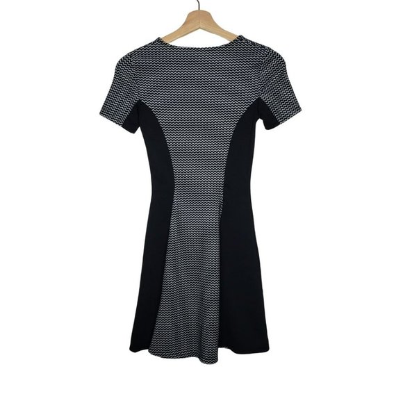 H&M Black And Stripe With Zigzag Pattern Stretchy Midi Rounded Nec… - Picture 2 of 7